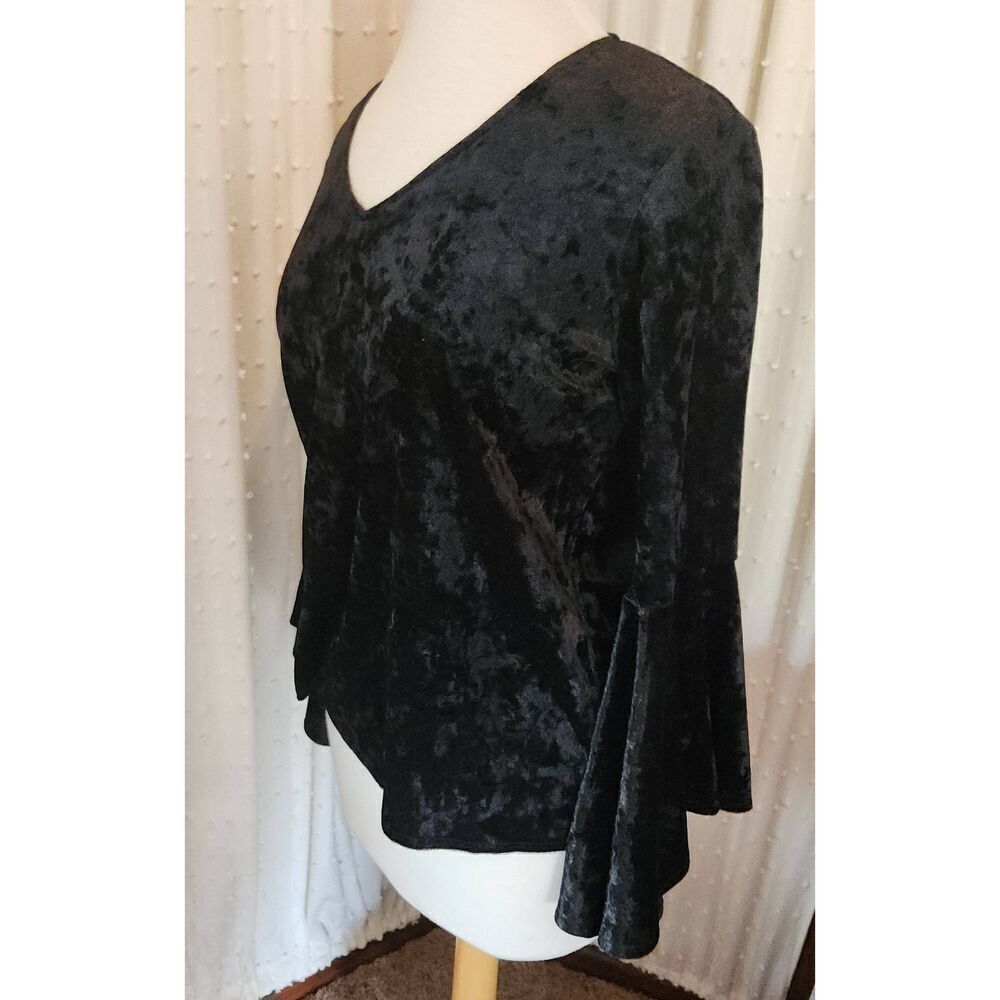 T40 Zac and Rachel black velour top withT Bell sleeves - Picture 8 of 9